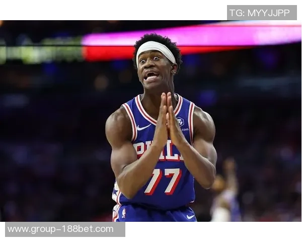 埃奇库姆半场表现低迷仅得4分3板5助3断1帽手感依旧未到位 埃奇库姆半场表现低迷仅得4分3板5助3断1帽手感依旧未到位