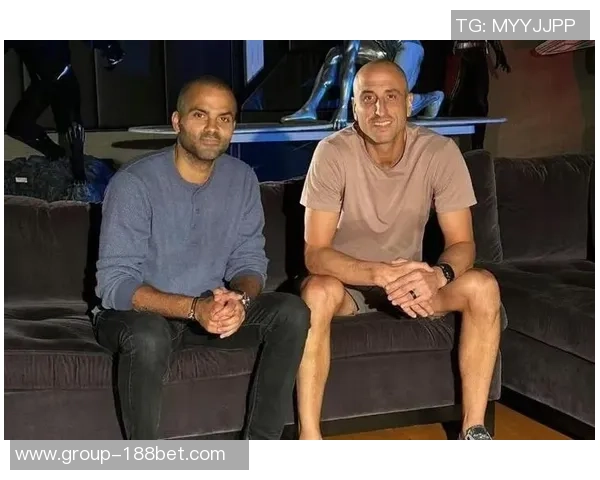 悼念托尼帕克父亲邓肯大卫罗宾逊与前妻齐聚送别