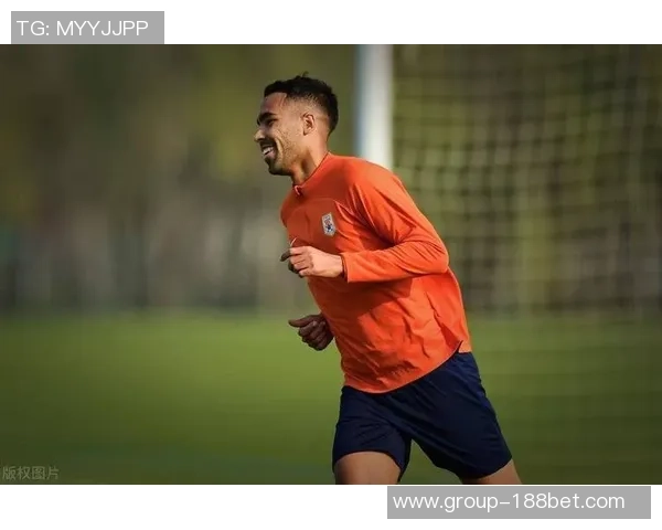 德尔加多错失反击机会被替换下场情绪低落引发关注