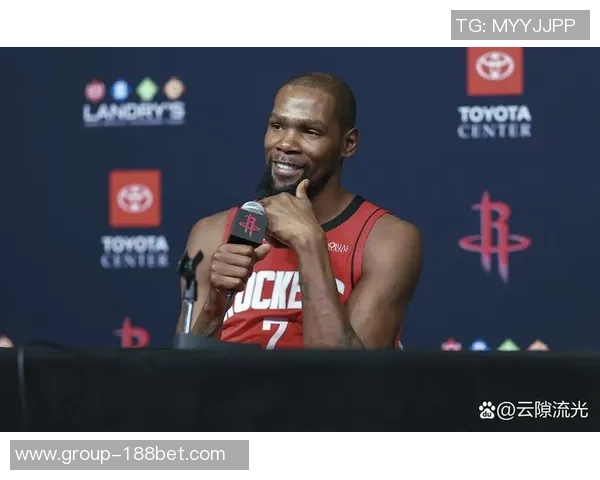 乌度卡强调杜兰特在年轻球队中应更积极发声以引领队友成长 乌度卡强调杜兰特在年轻球队中应更积极发声以引领队友成长